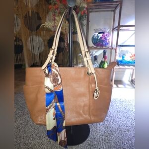 🌟 Michael Kors Tan Pebbled Leather Tote with Accent Scarf And Gold Hardware